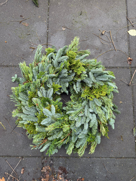 Handgebundener Tannenkranz