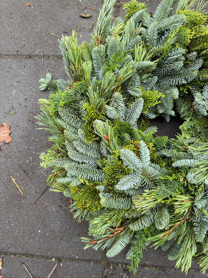 Handgebundener Tannenkranz