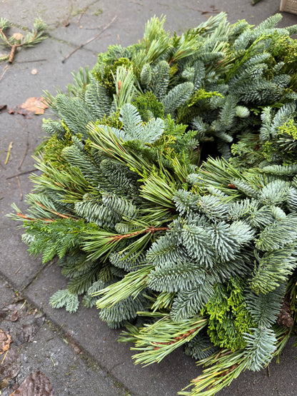 Handgebundener Tannenkranz